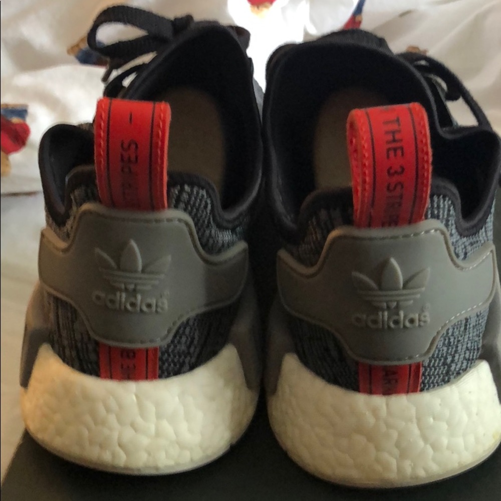 Adidas NMD R1 Men’s 9 - Picture 4 of 5